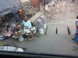 Pesce affumicato al mercato di Adjamé