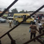 Un Bakà in transito davanti alla farmacia