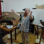 Il regalo degli allievi: una camicia tradizionale Africana. Bellissima!